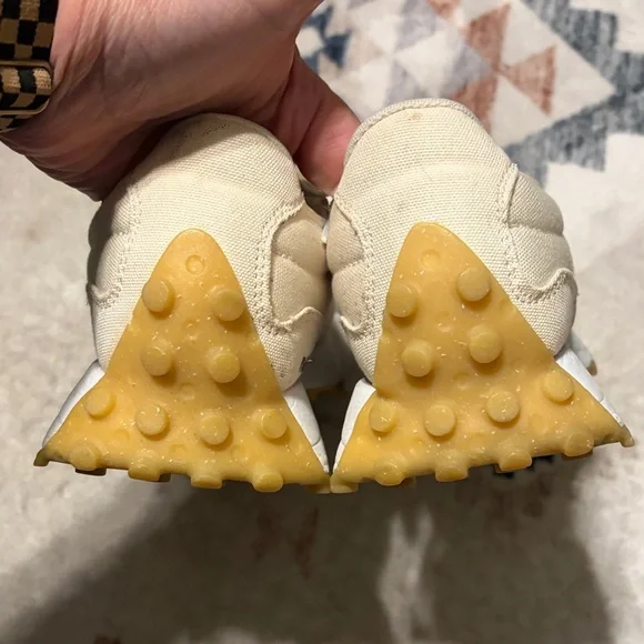 New Balance 327 Cream and Tan Sneakers sz 9 - Picture 4 of 9